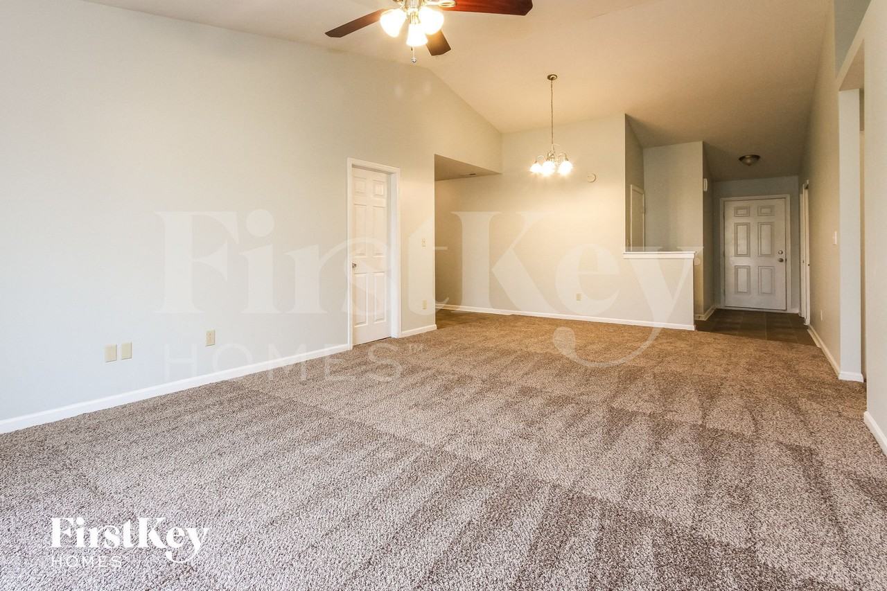 2287 Cedarmill Dr - Photo 3 of 15