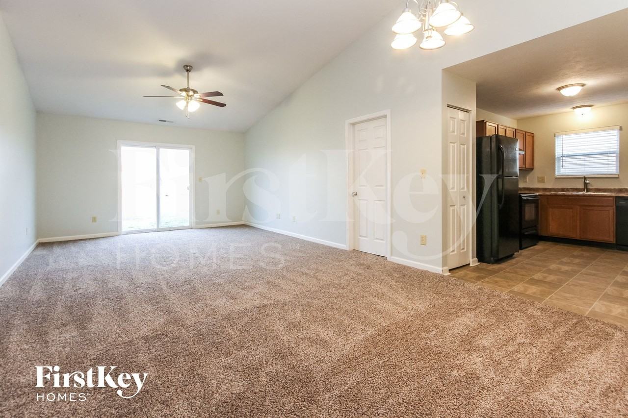 2287 Cedarmill Dr - Photo 4 of 15