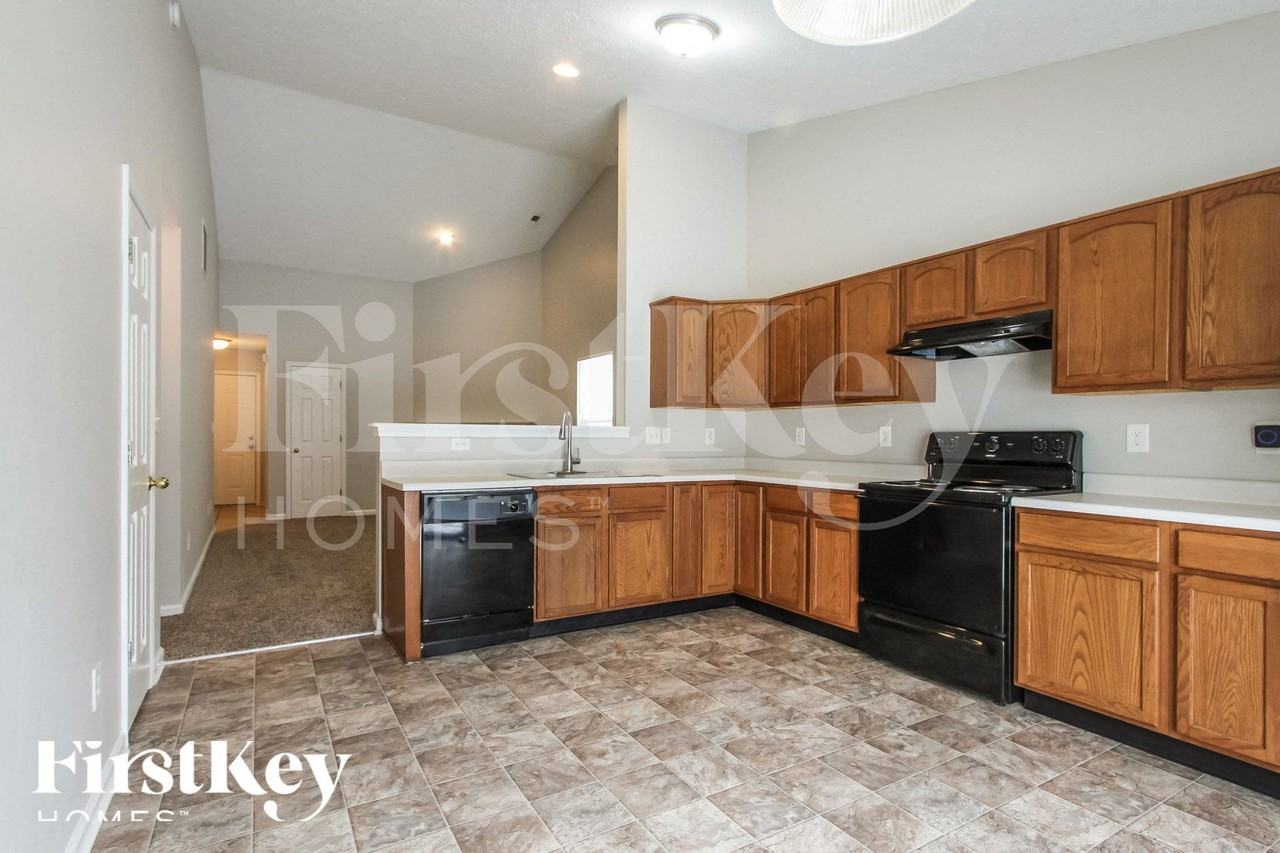 2283 Layton Park Dr - Photo 6 of 15