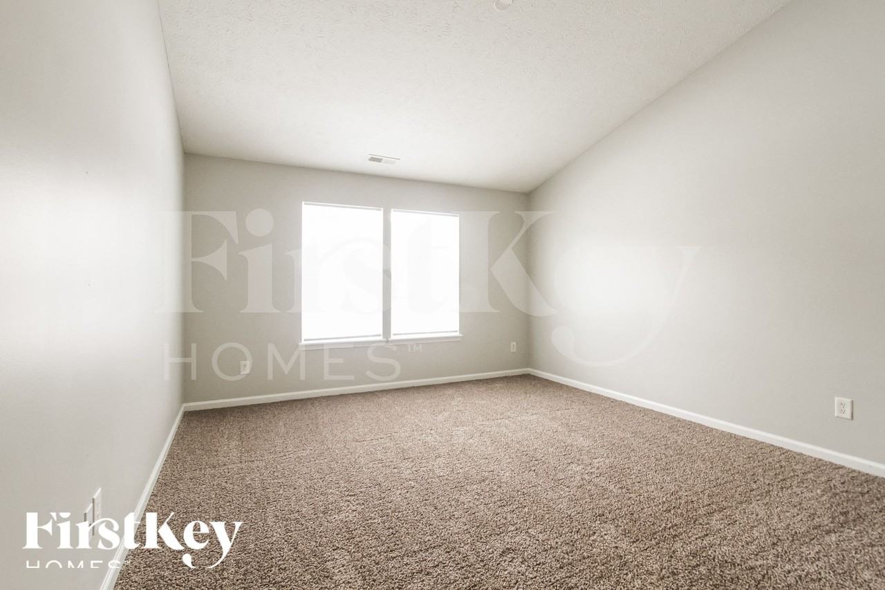 2283 Layton Park Dr - Photo 7 of 15