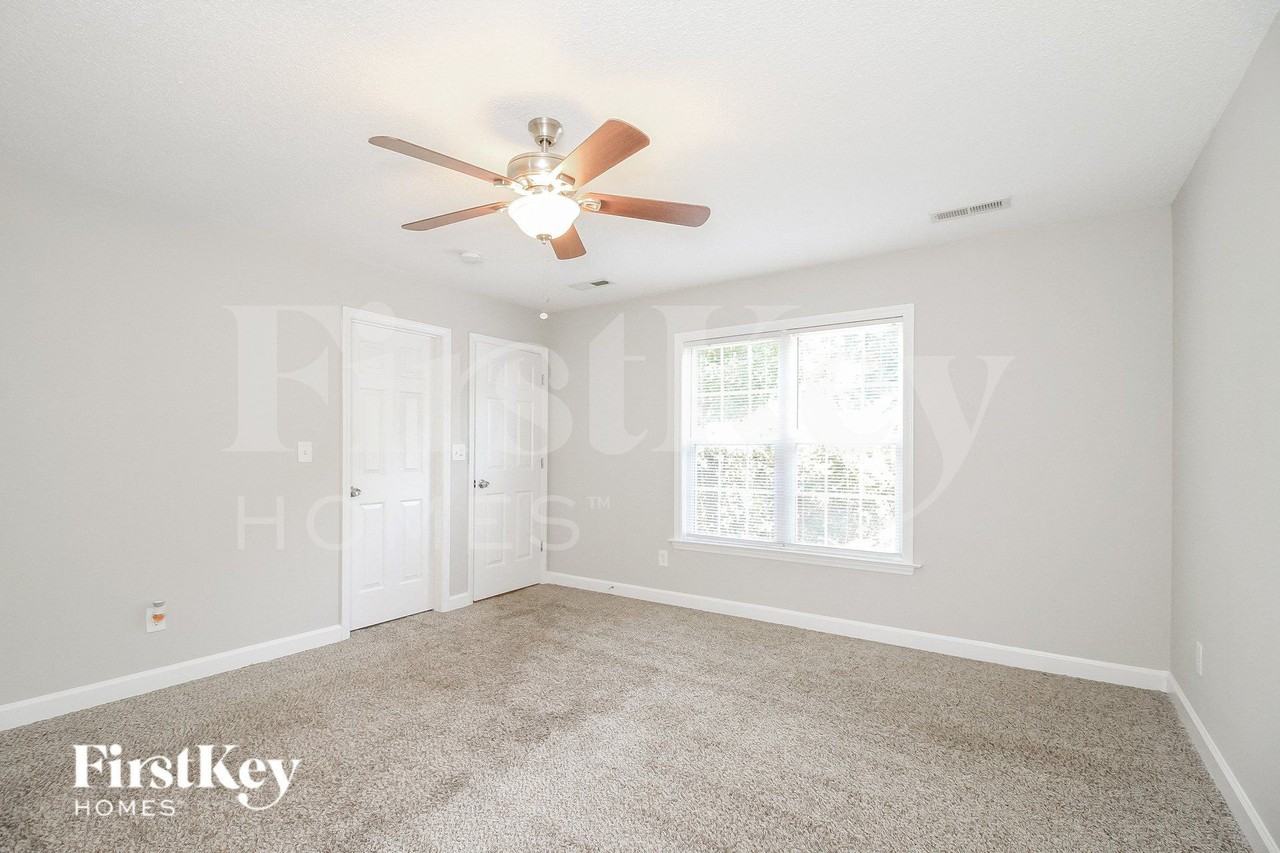 1800 Holly Crescent Ln - Photo 6 of 15