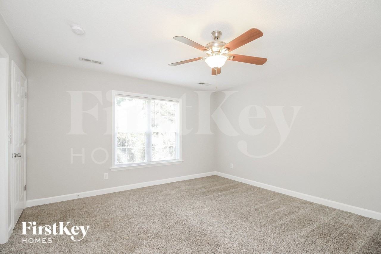 1800 Holly Crescent Ln - Photo 7 of 15