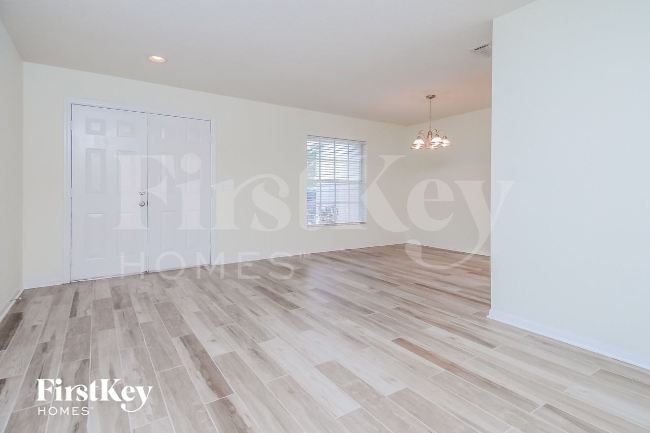 17006 Falconridge Rd - Photo 3 of 15