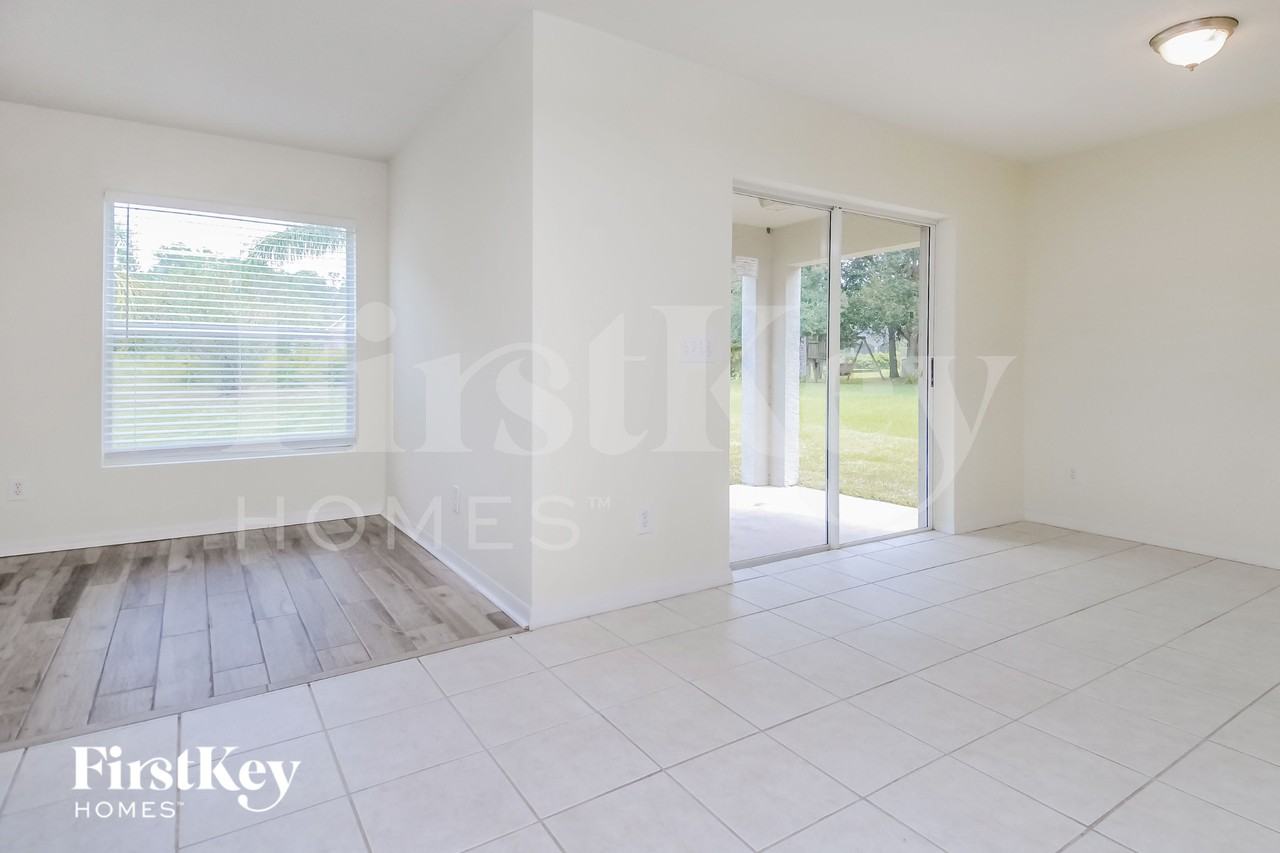 17006 Falconridge Rd - Photo 4 of 15
