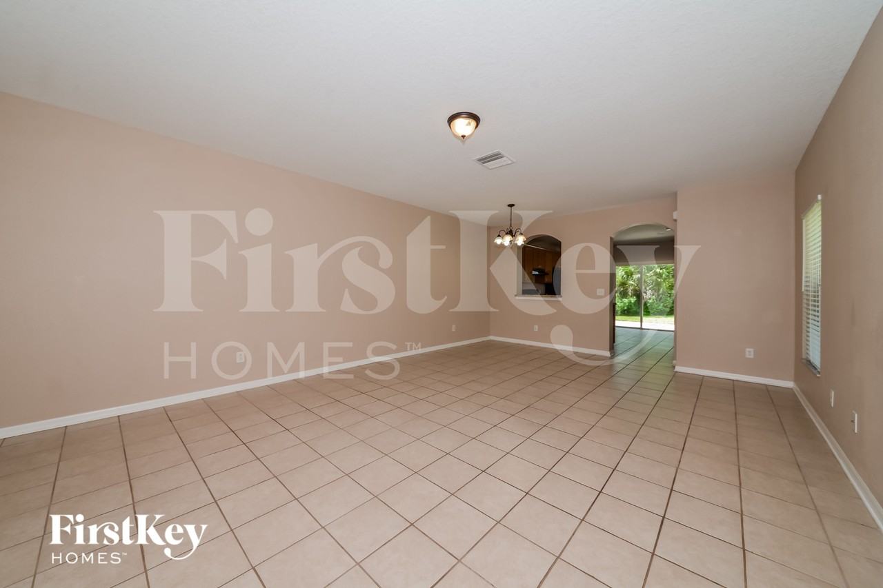 15825 Fishhawk Falls Dr - Photo 2 of 16