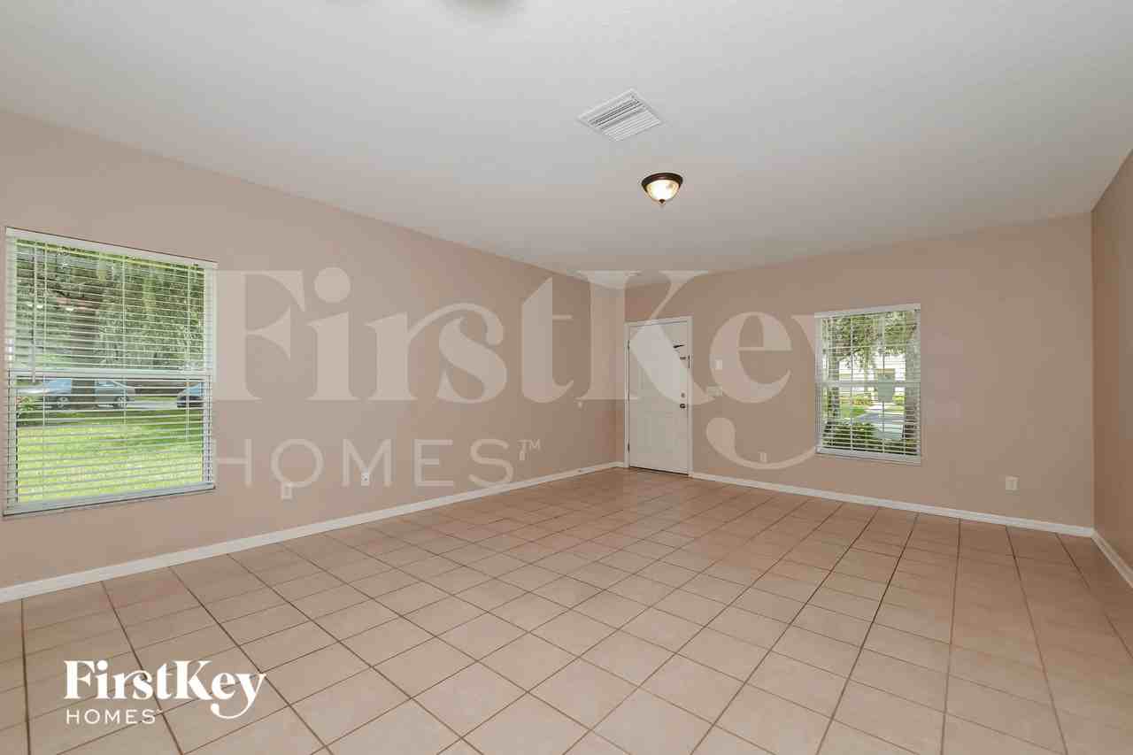 15825 Fishhawk Falls Dr - Photo 3 of 16