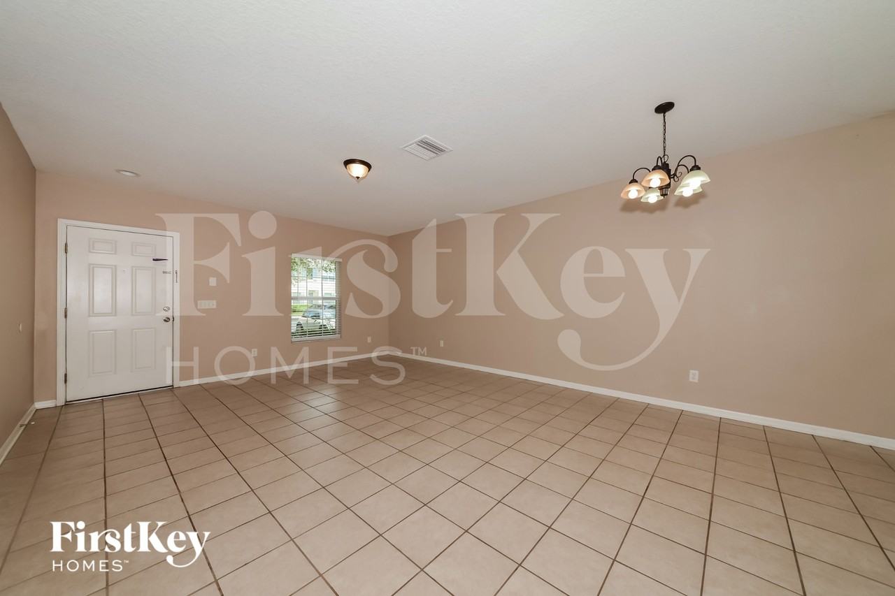 15825 Fishhawk Falls Dr - Photo 4 of 16