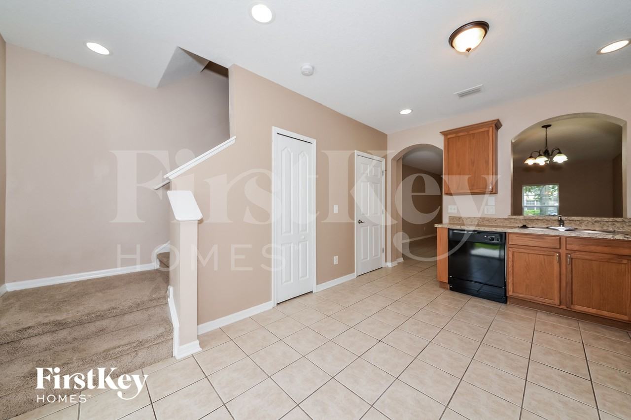 15825 Fishhawk Falls Dr - Photo 5 of 16