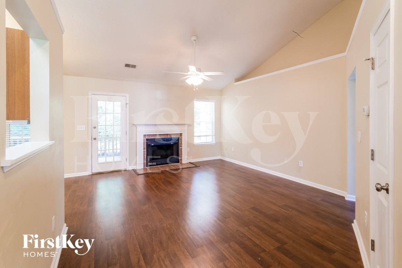 1458 Caldwell Ct - Photo 4 of 15