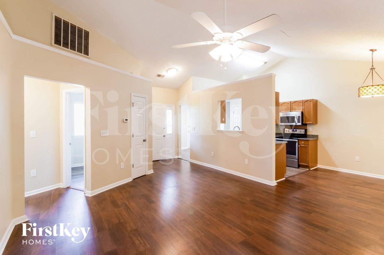 1458 Caldwell Ct - Photo 5 of 15