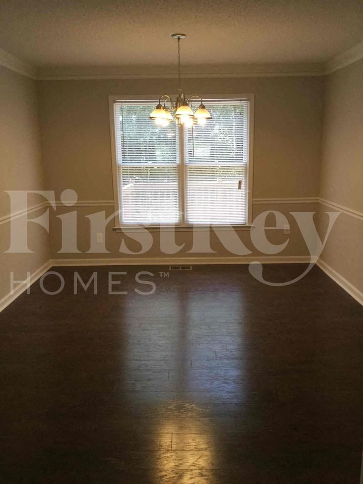 138 Springfield Dr - Photo 2 of 19