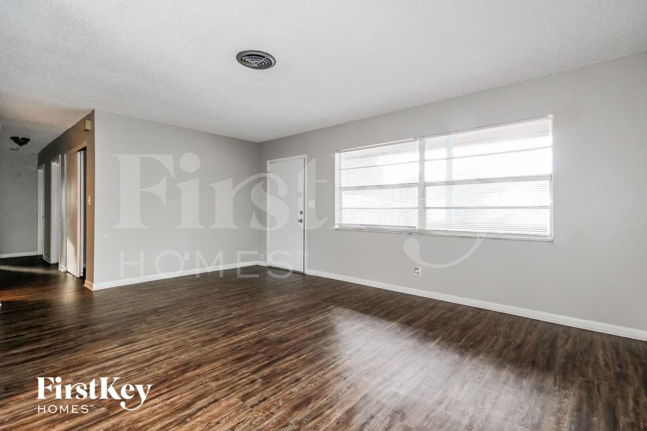 130 Davison Ave N - Photo 3 of 16