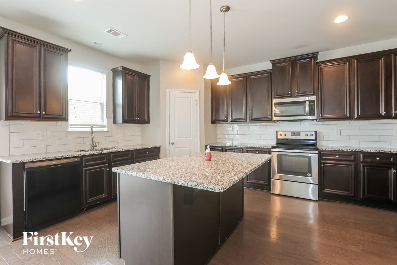 1247 Heartwood Ave - Photo 5 of 15
