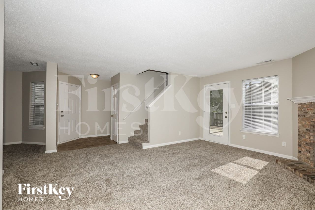 1180 Crescent Dr - Photo 3 of 16
