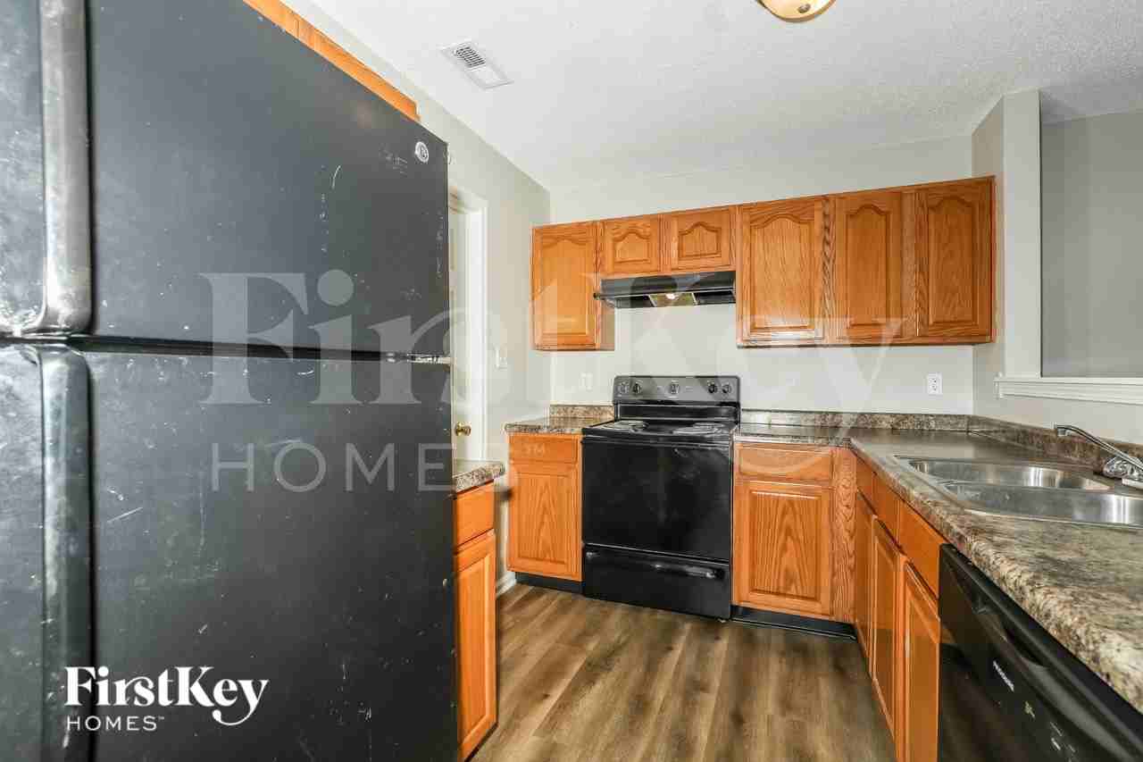 1180 Crescent Dr - Photo 5 of 16