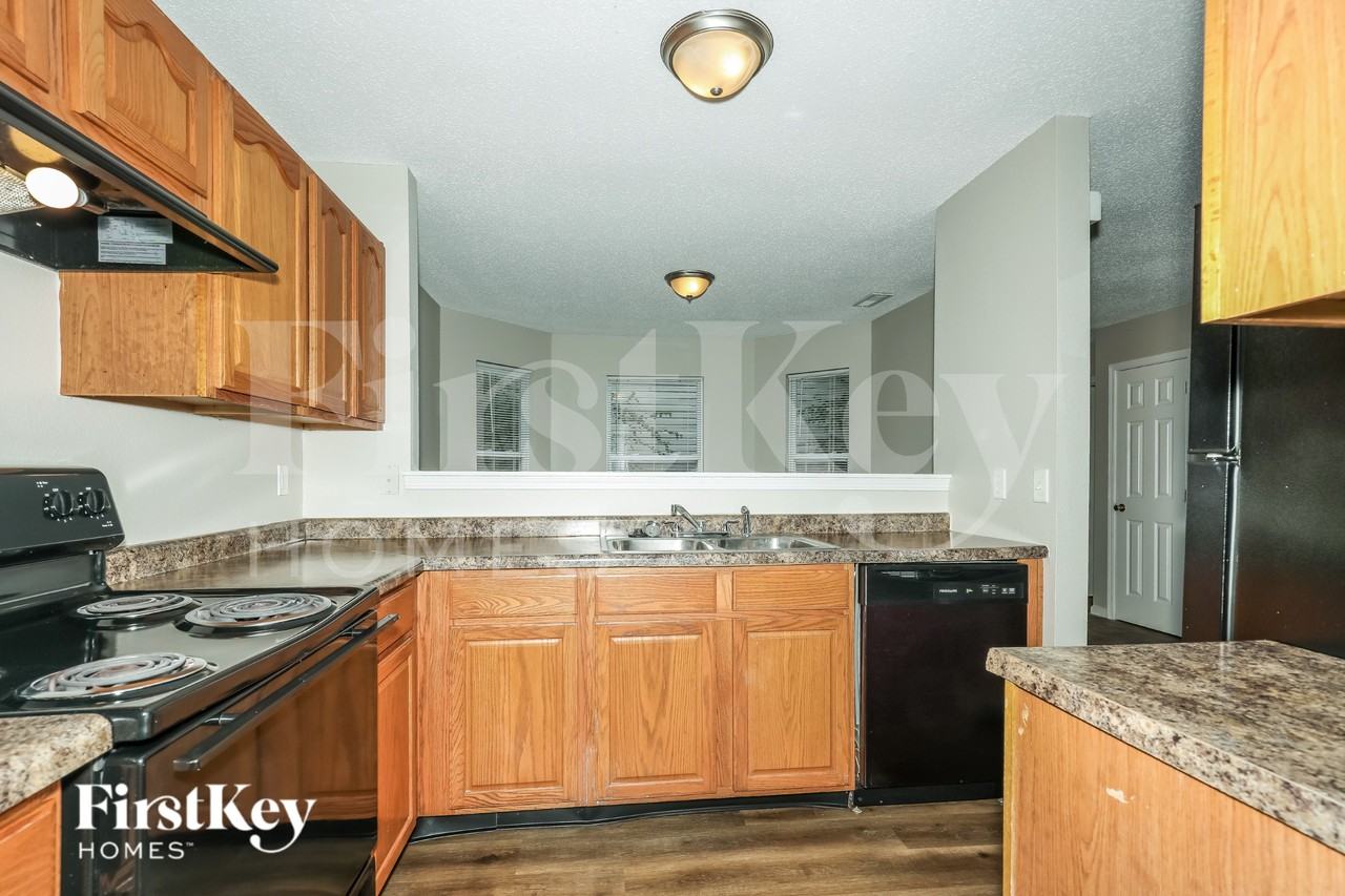 1180 Crescent Dr - Photo 6 of 16