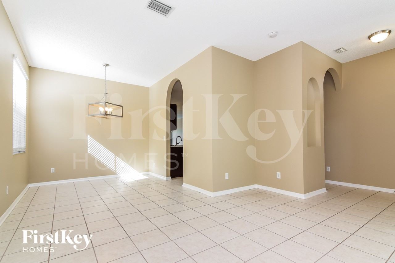 10424 Beneva Dr - Photo 3 of 16