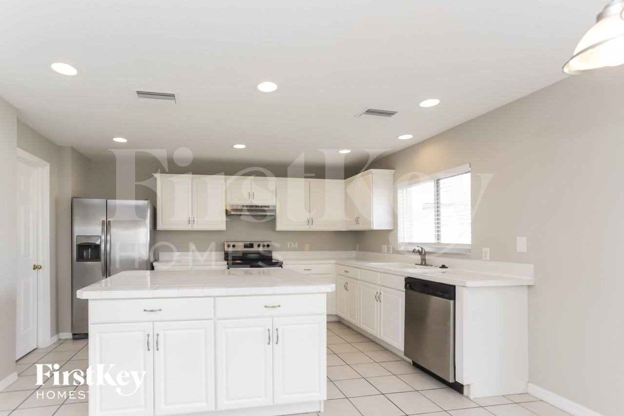 10332 Frog Pond Dr - Photo 4 of 16