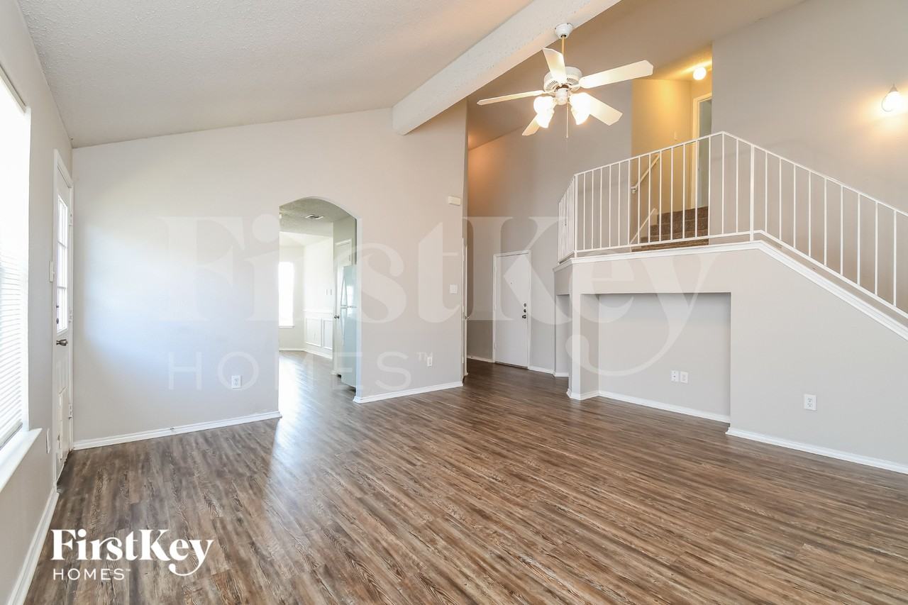 10240 Dawson Trl - Photo 3 of 16