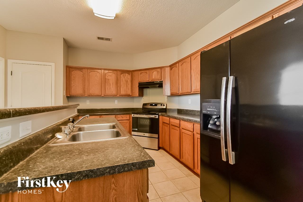 10178 Rathmore Dr - Photo 5 of 15