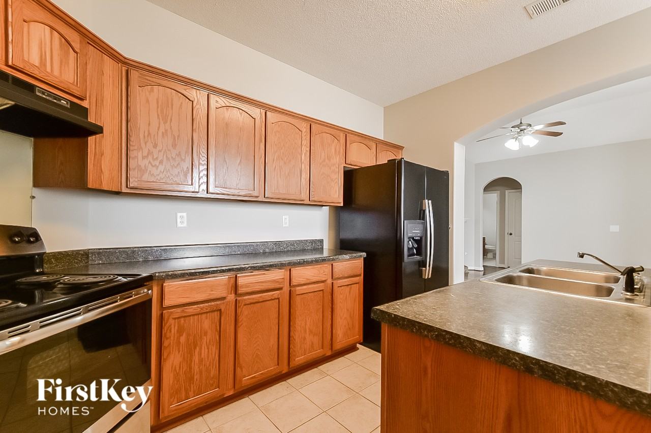 10178 Rathmore Dr - Photo 6 of 15