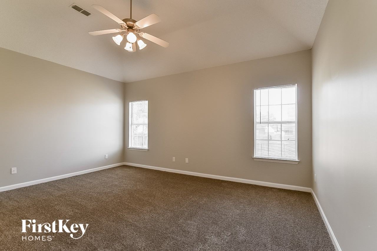 10178 Rathmore Dr - Photo 7 of 15