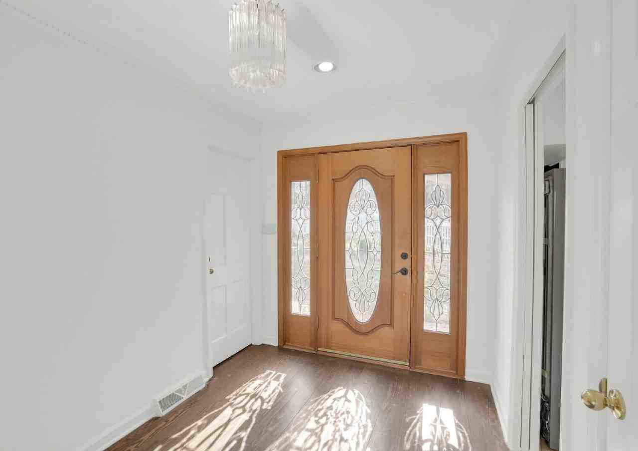 408 Wilby Dr - Photo 3 of 50