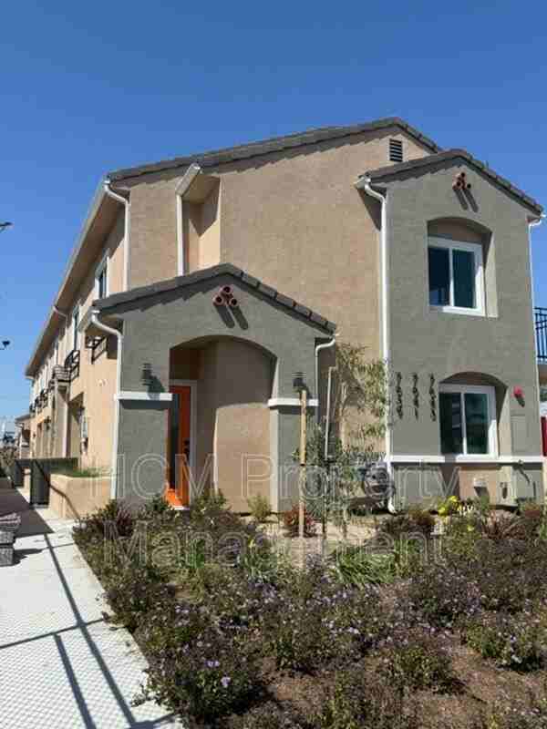 7643 14th St - Photo 3 of 19
