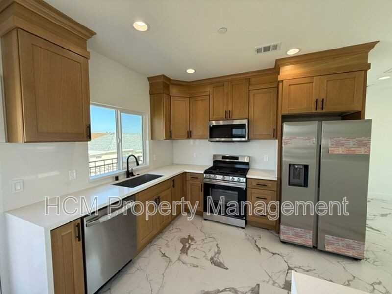 7643 14th St - Photo 5 of 19