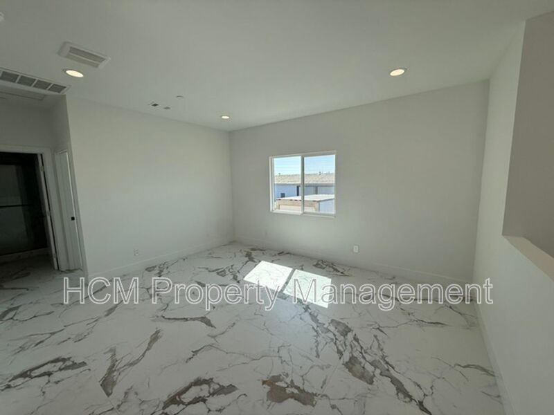 7643 14th St - Photo 7 of 19