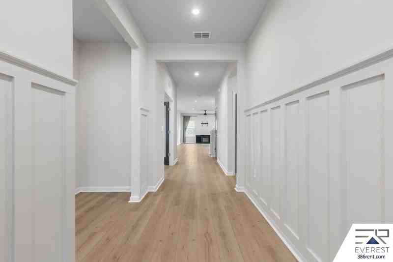 249 Montgomery Ct - Photo 6 of 50