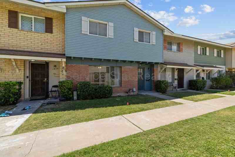 1676 W Campbell Ave - Photo 2 of 26