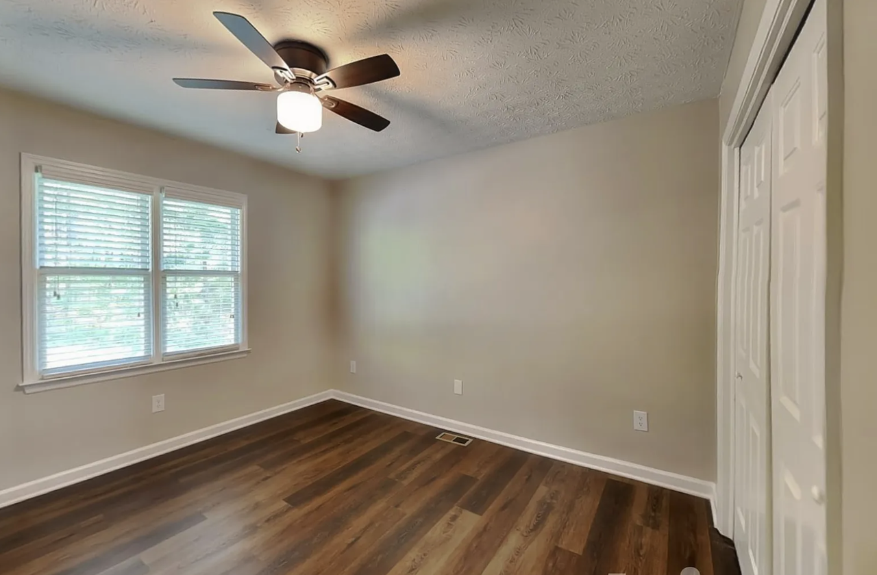 982 Brookmont Dr Sw - Photo 4 of 16