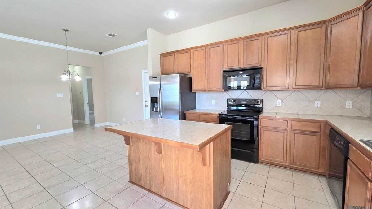 16545 Antioch Ct - Photo 3 of 26