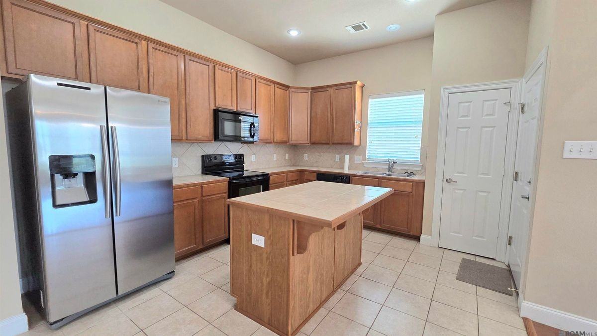 16545 Antioch Ct - Photo 6 of 26