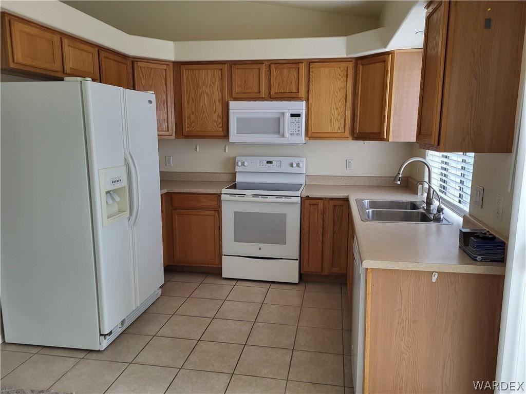 9842 S Phoenix Dr - Photo 2 of 18