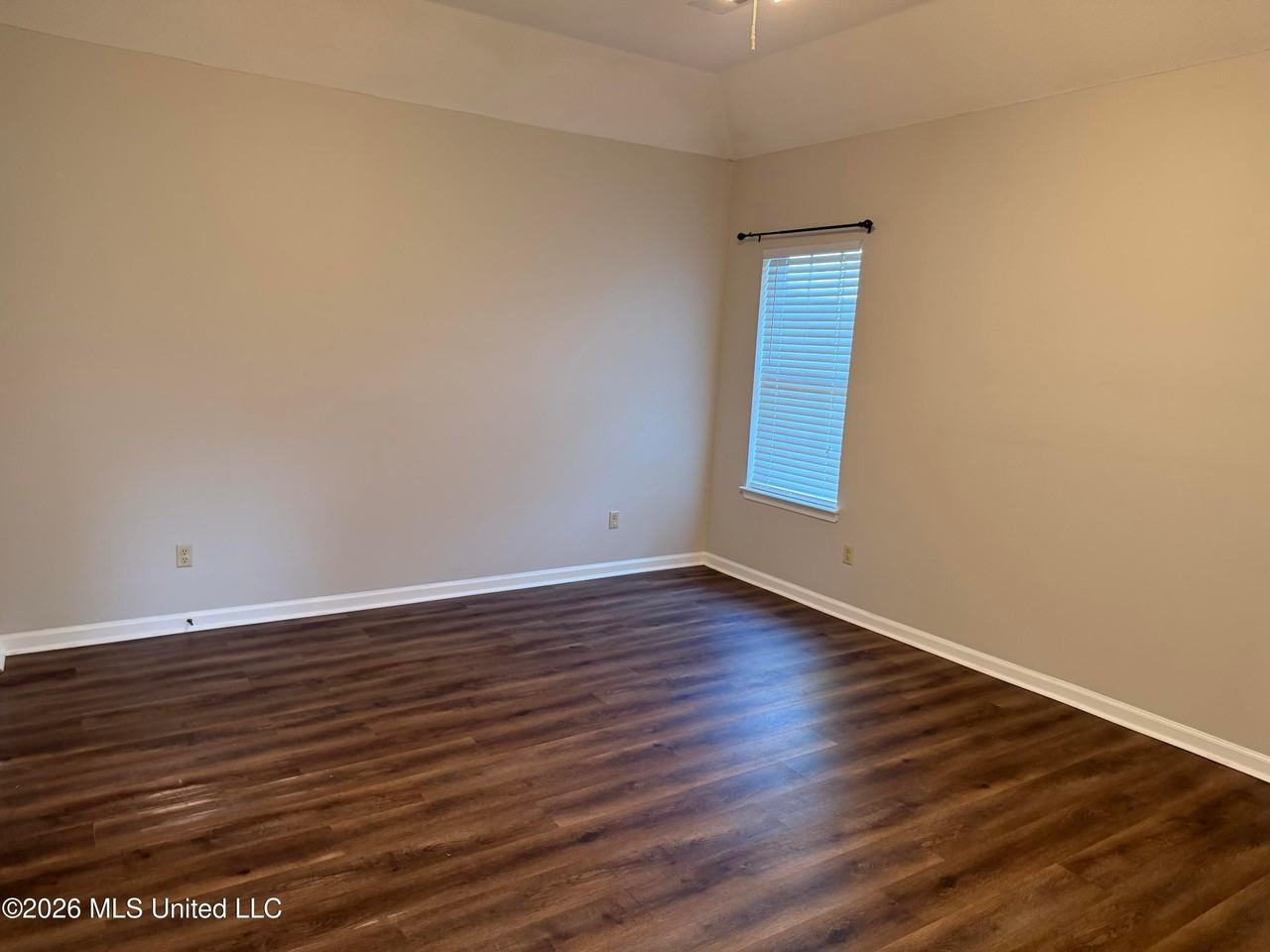 7255 Lucia Ln - Photo 3 of 8