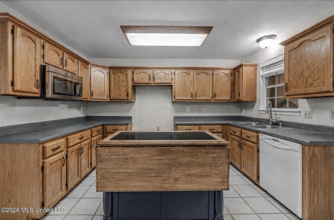 7255 Lucia Ln - Photo 4 of 8