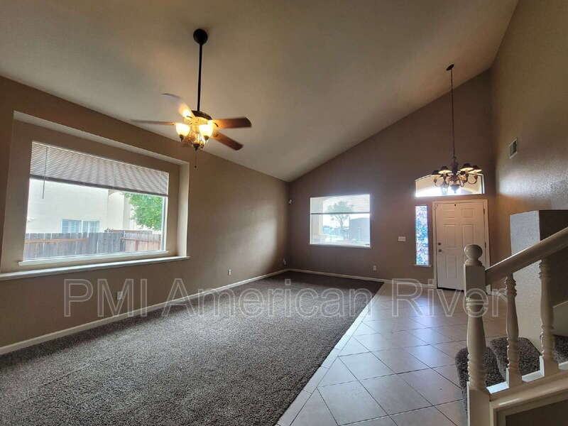 998 Bay Shore Dr - Photo 3 of 28