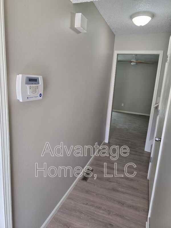 7838 W 61st Ter - Photo 2 of 26