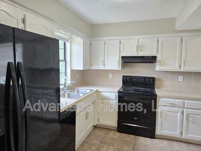 7838 W 61st Ter - Photo 3 of 26
