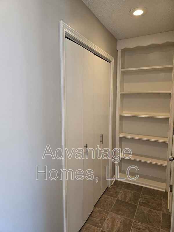 7838 W 61st Ter - Photo 6 of 26