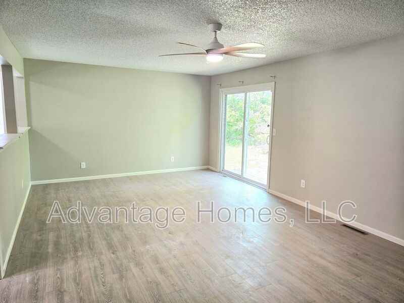 7838 W 61st Ter - Photo 7 of 26