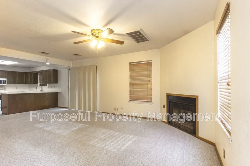 216 N Fretz Ave - Photo 3 of 27