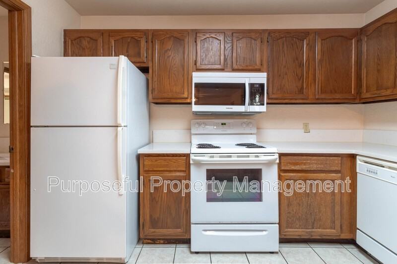 216 N Fretz Ave - Photo 6 of 27