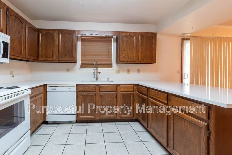 216 N Fretz Ave - Photo 7 of 27