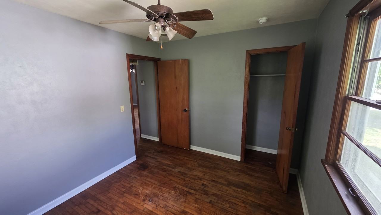 218 E Walnut St #NA - Photo 4 of 11