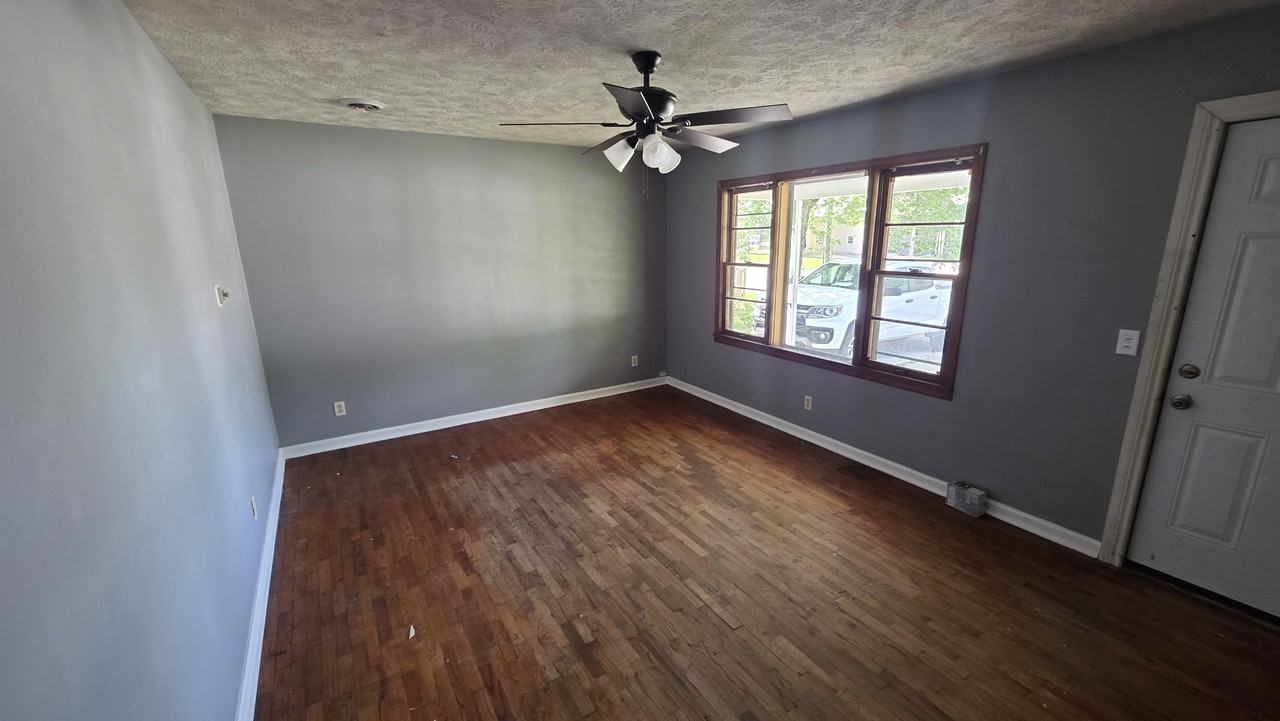 218 E Walnut St #NA - Photo 5 of 11
