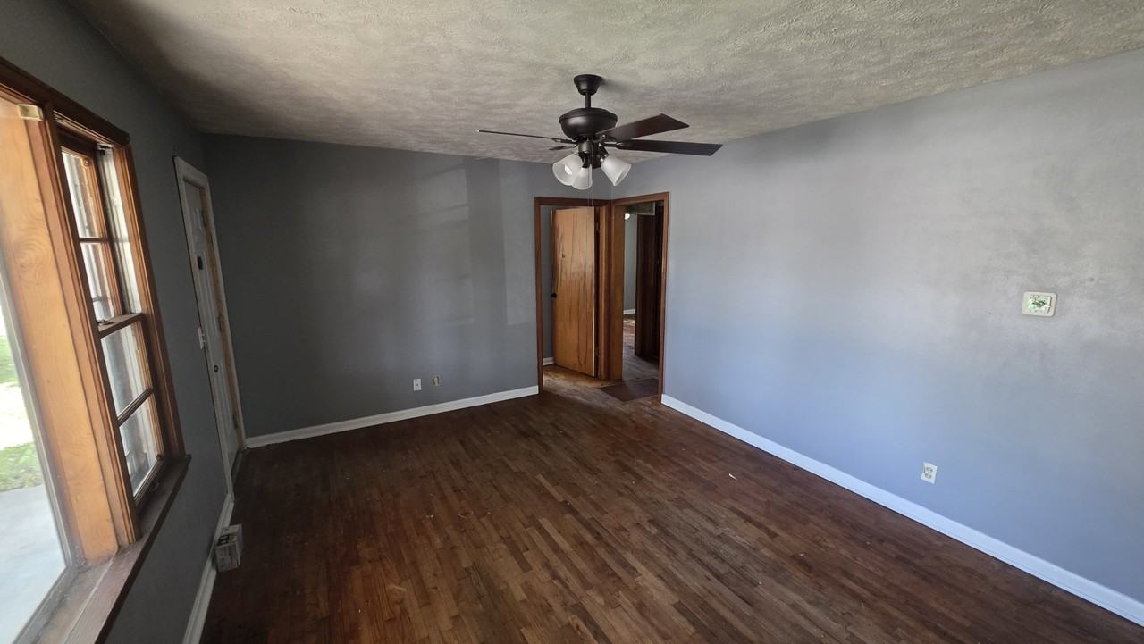 218 E Walnut St #NA - Photo 6 of 11