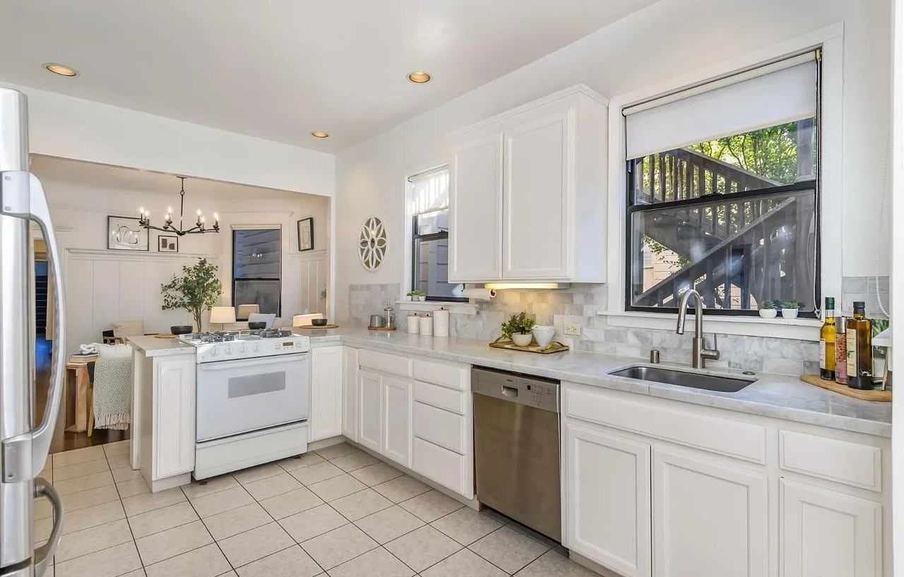 34 Dearborn St #A - Photo 3 of 15